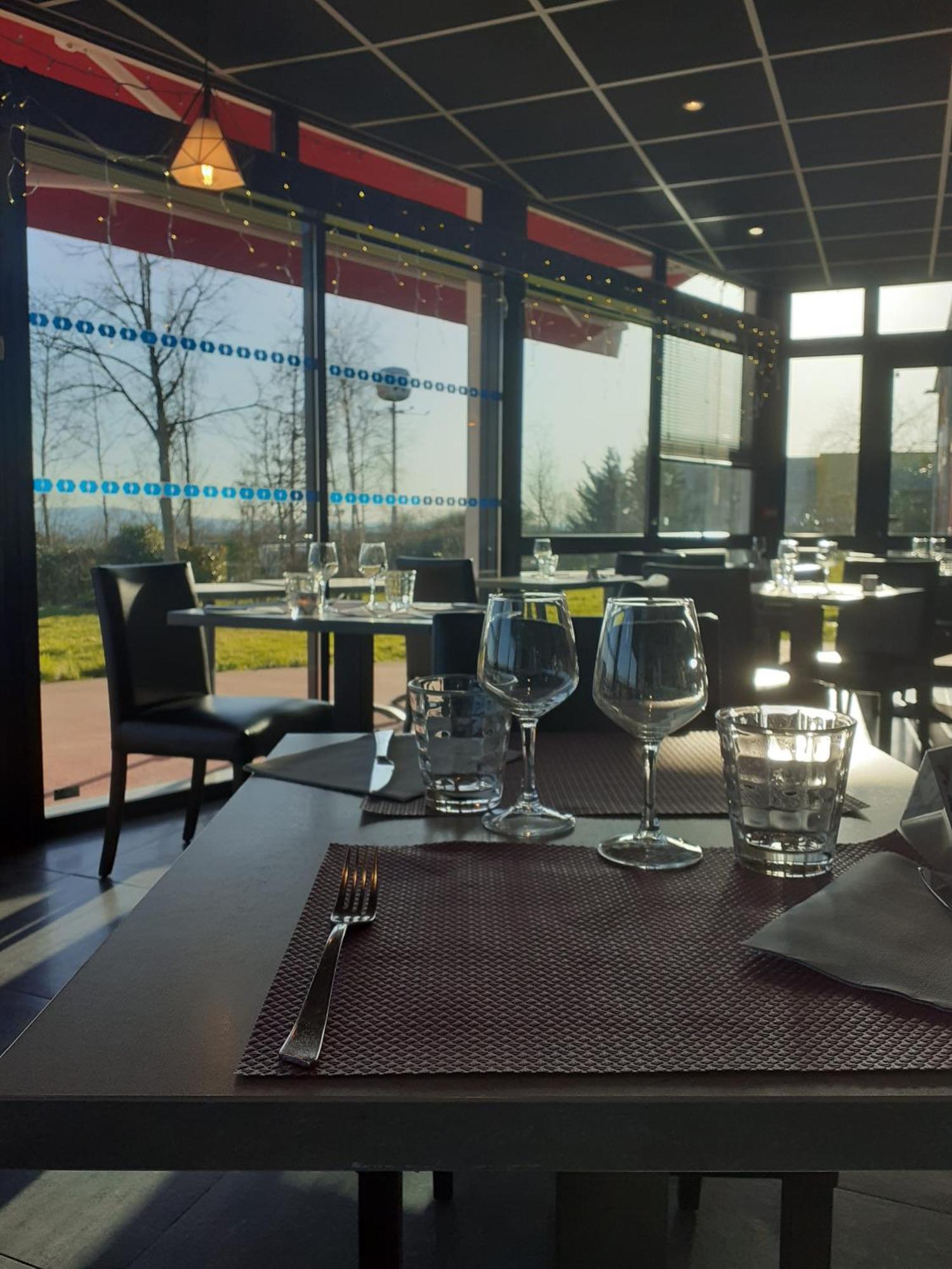 Fasthotel Montmarault Eksteriør bilde
