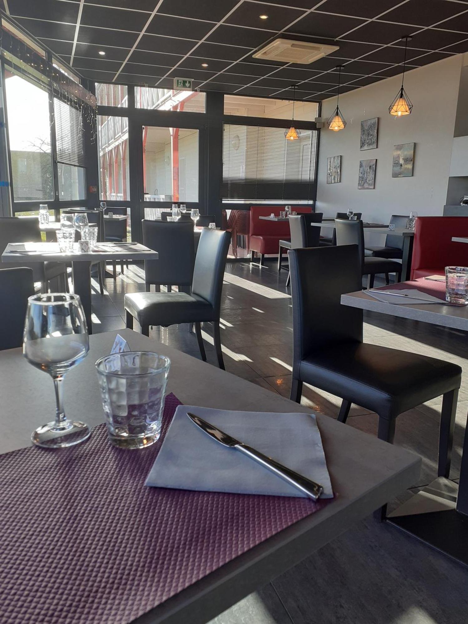 Fasthotel Montmarault Eksteriør bilde